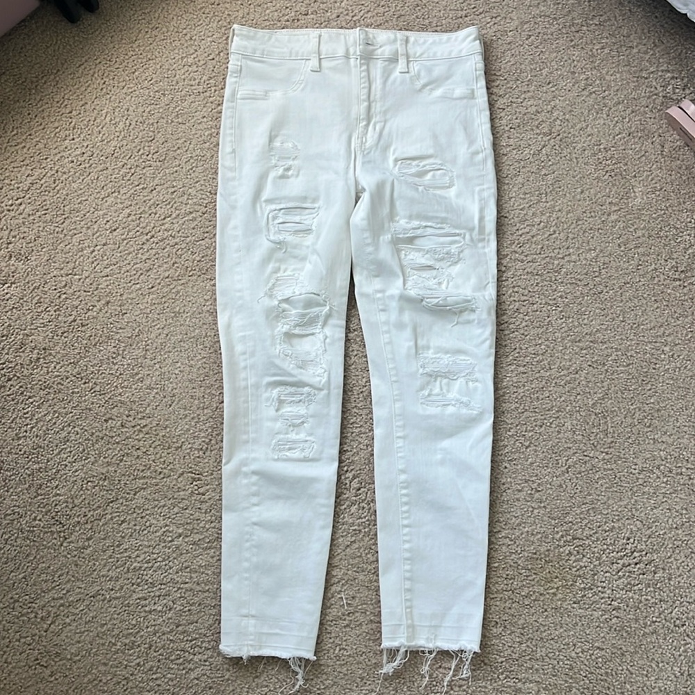 white American Eagle ripped jeans